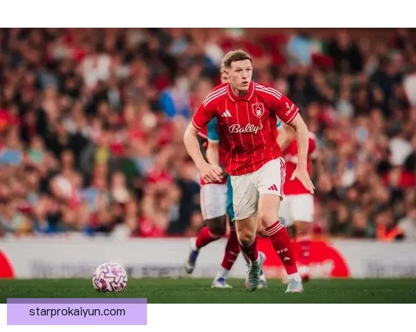 巴萨克赛尔中场组织者迎来突破，成为球队新战术核心，表现亮眼。